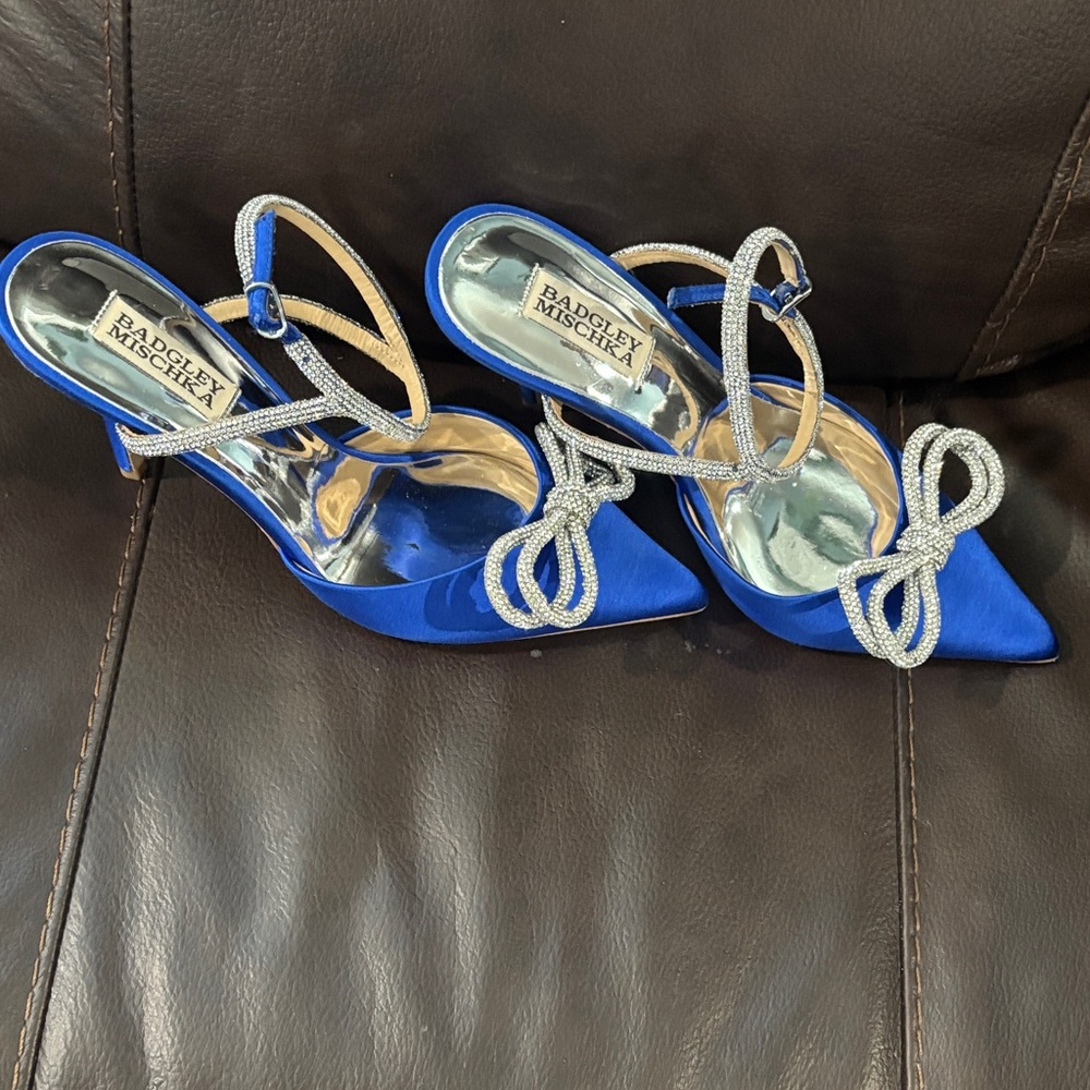 Badgley Mischka Jasmine Pointed Toe Pump - Picture 2 of 8